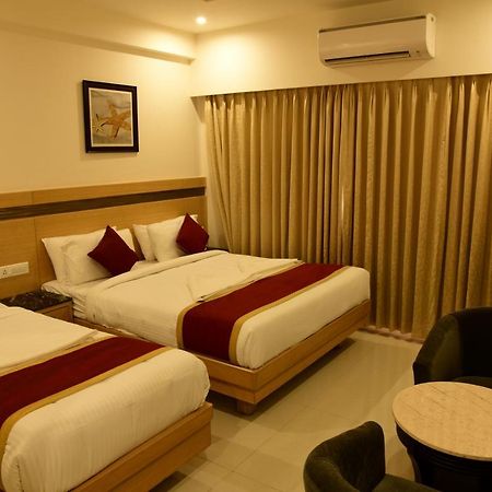 Hotel U.T.Elite Bangalore Bagian luar foto