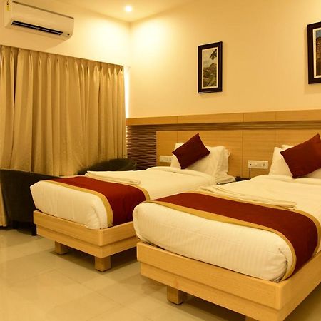 Hotel U.T.Elite Bangalore Bagian luar foto