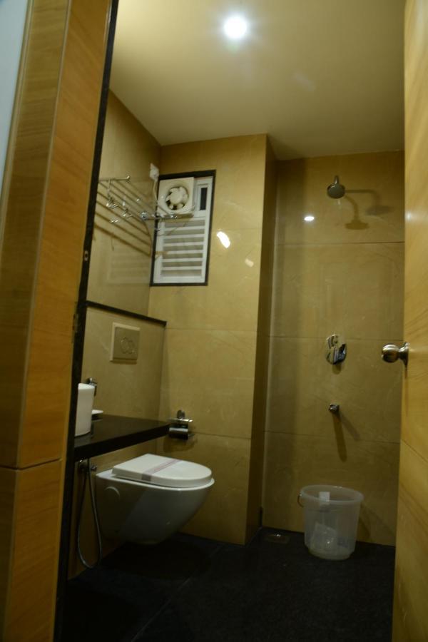 Hotel U.T.Elite Bangalore Bagian luar foto