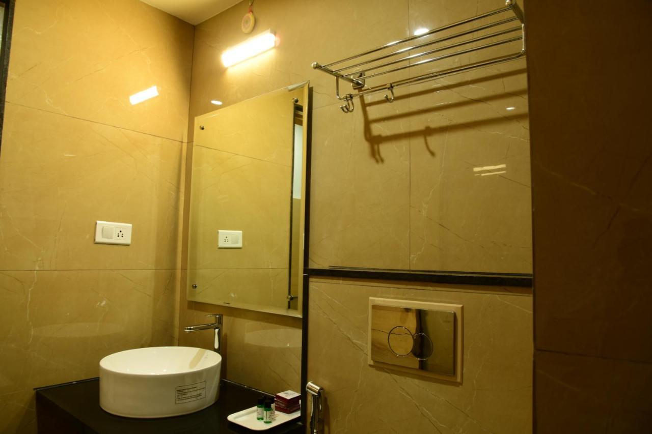 Hotel U.T.Elite Bangalore Bagian luar foto