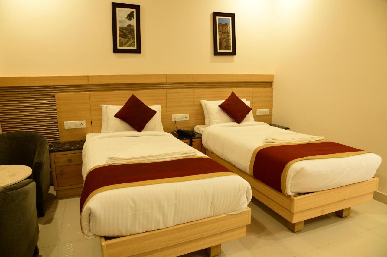 Hotel U.T.Elite Bangalore Bagian luar foto