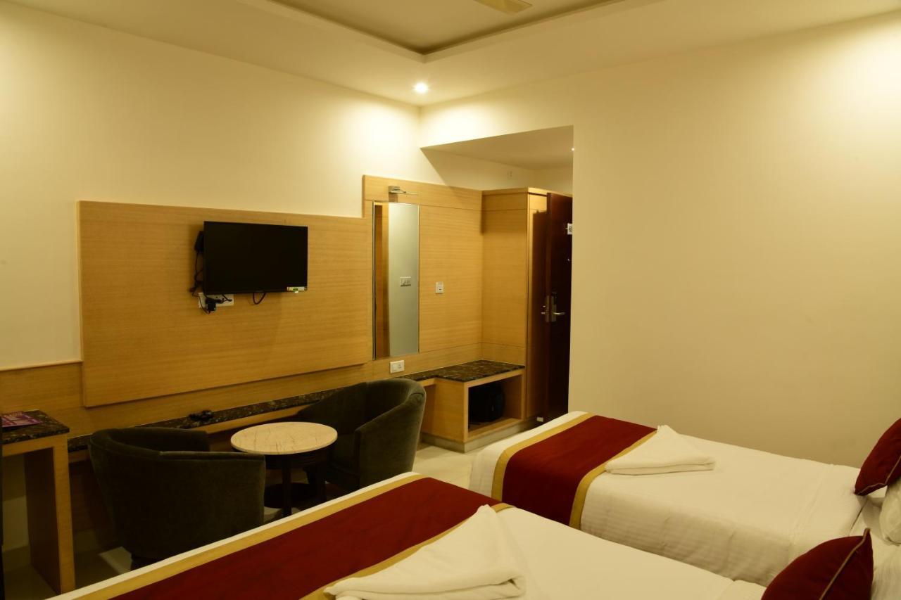 Hotel U.T.Elite Bangalore Bagian luar foto