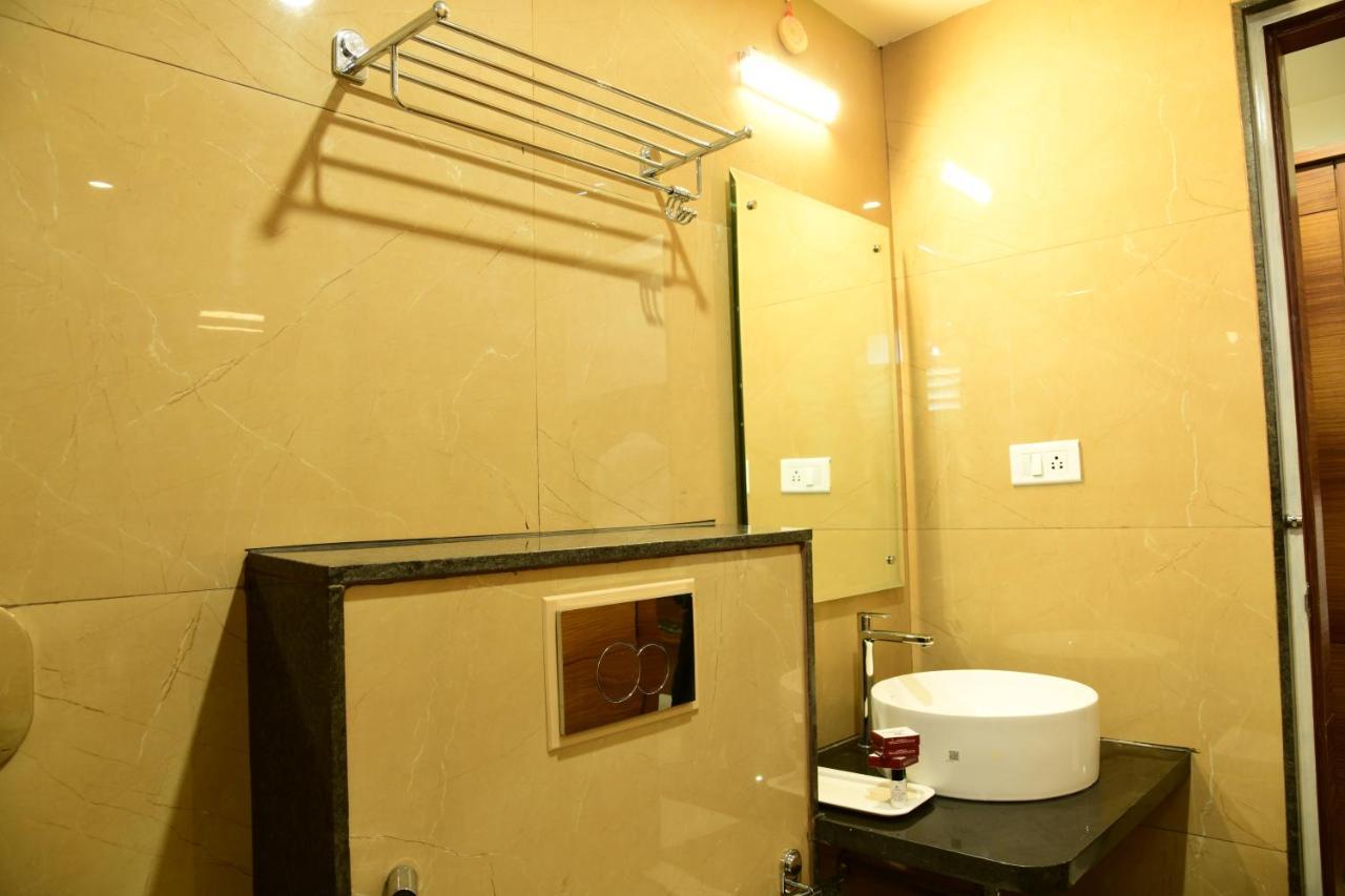 Hotel U.T.Elite Bangalore Bagian luar foto