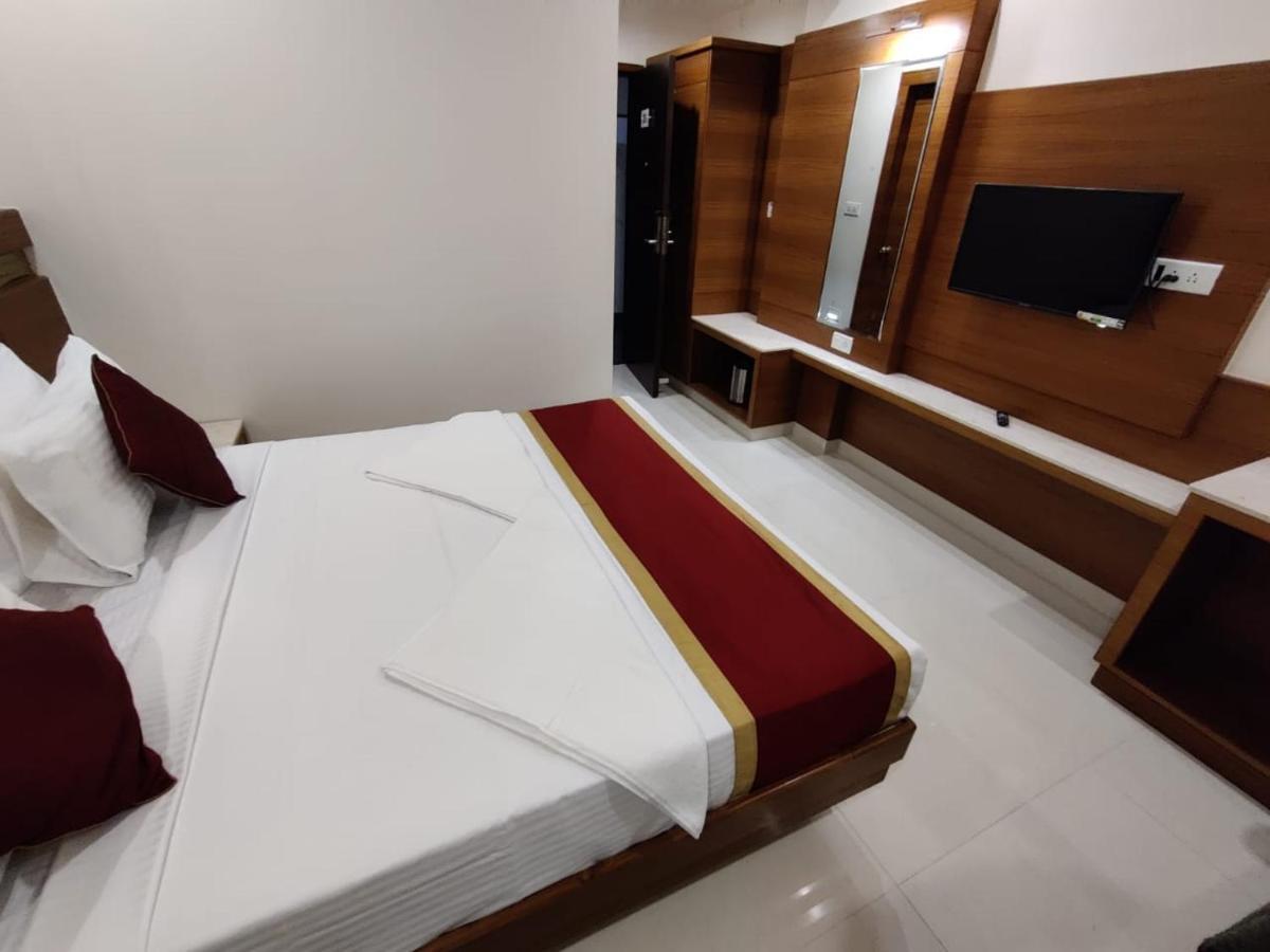 Hotel U.T.Elite Bangalore Bagian luar foto