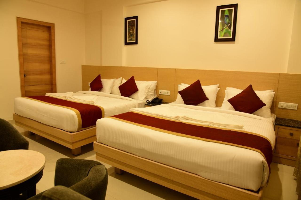 Hotel U.T.Elite Bangalore Bagian luar foto