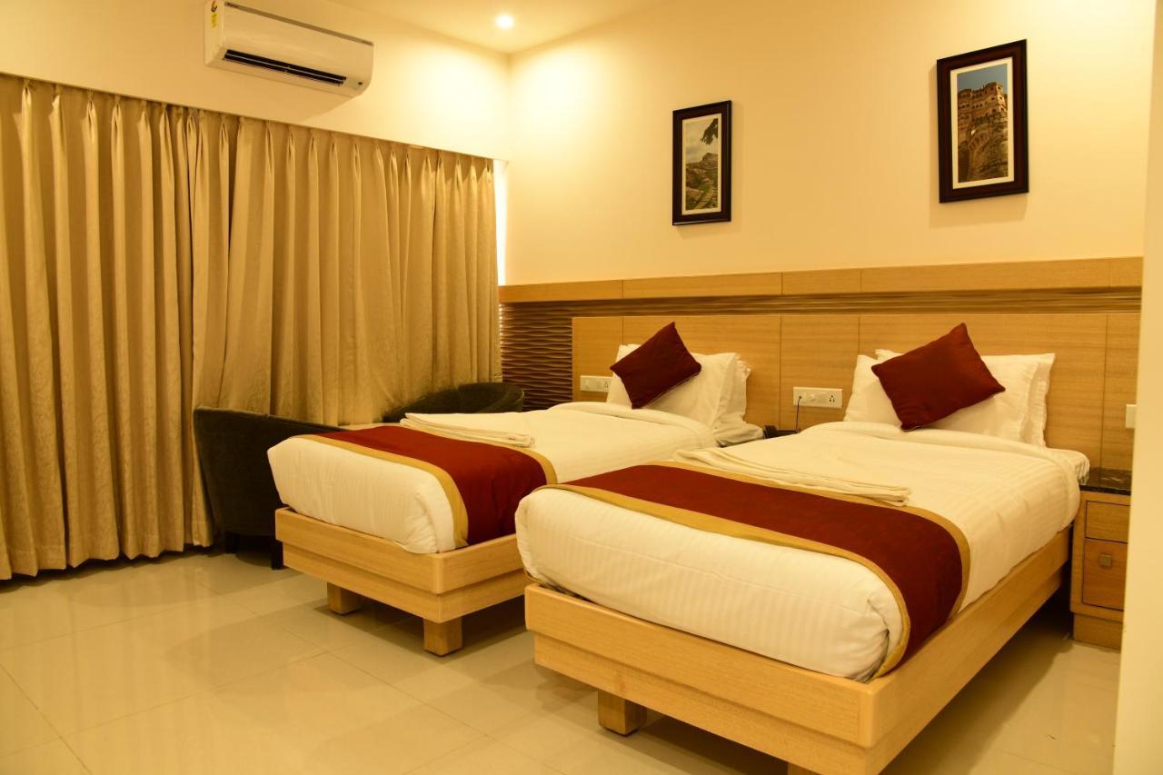 Hotel U.T.Elite Bangalore Bagian luar foto