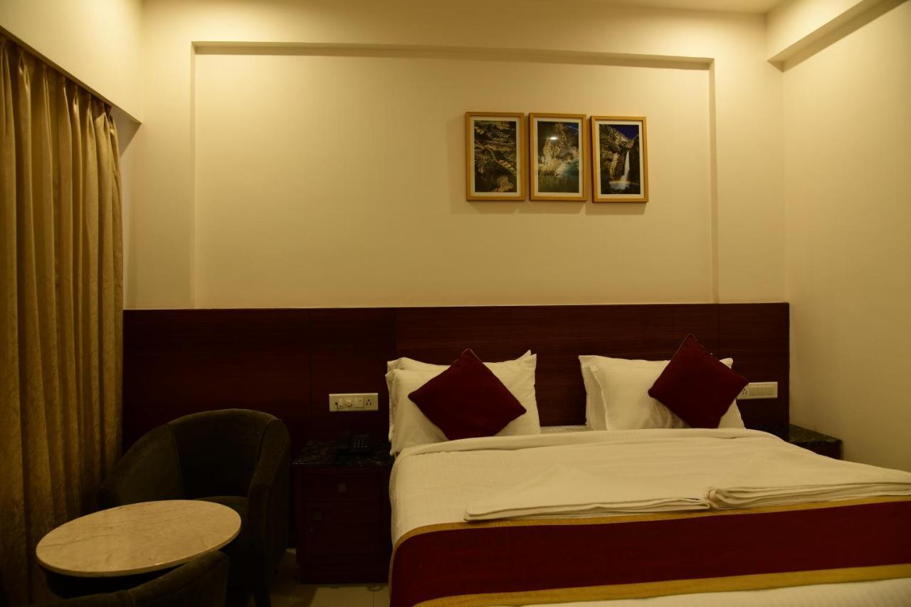 Hotel U.T.Elite Bangalore Bagian luar foto