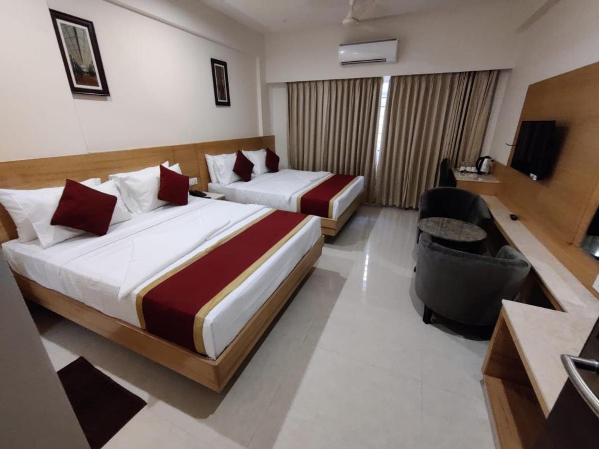Hotel U.T.Elite Bangalore Bagian luar foto